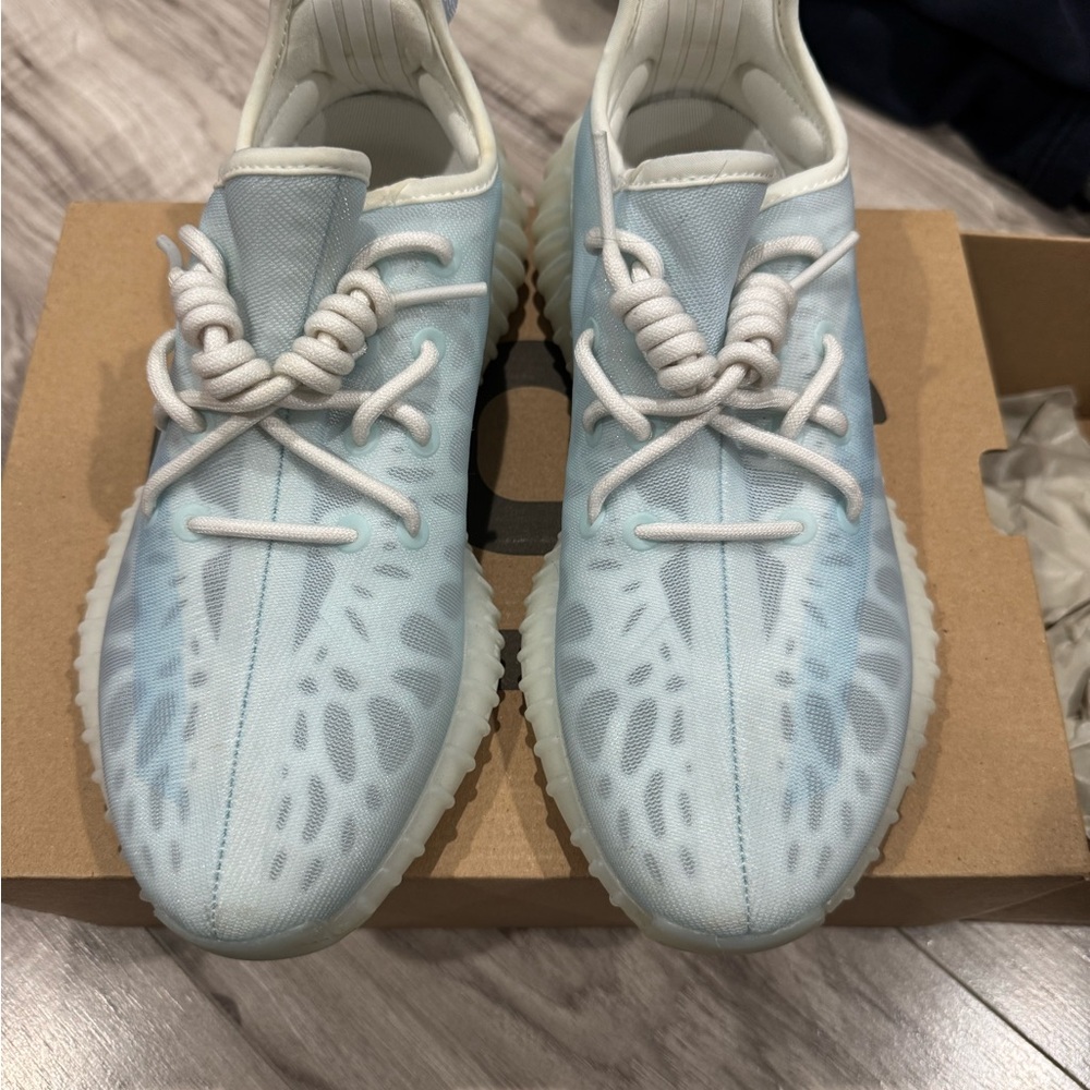 Yeezy Boost 350 V2